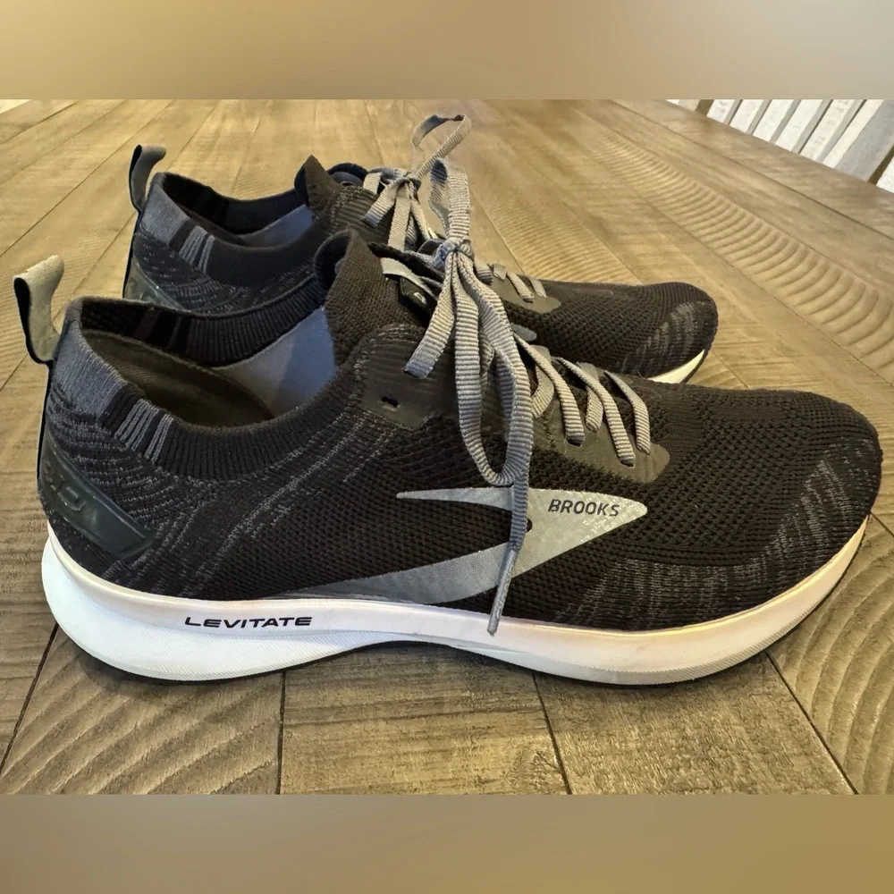 Brooks Levitate 4 Blackened Pear - White Running Shoes Men's Size 9.5 (D)